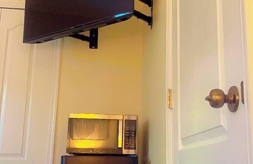 Apopka House | Cozy 1-bed with WiFi ,AC, dedicated work space, and bathroom in Apopka.