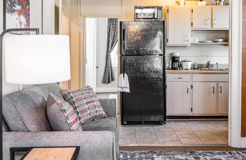 St. Albans Apartment | Inviting 1 Bedroom Apartment Near Outdoor Adventures