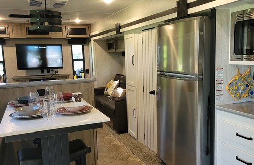Altoona House | Charming 1 Bedroom RV by Ocala Forest with Kitchen