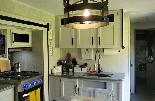 Altoona House | Charming 1 Bedroom RV by Ocala Forest with Kitchen
