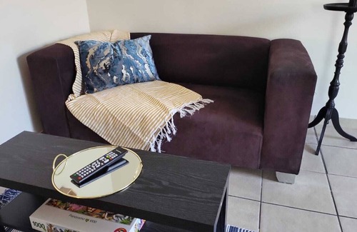 Eikenbosch Apartment | Cozy 1-Bedroom Apartment in the heart of Bellville.