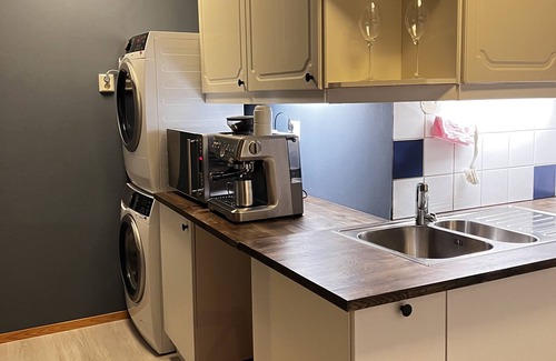 Alesund Apartment | Inviting 1-Bedroom Apartment in Scenic Ålesund with WiFi