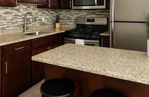 Chicago Apartment | Cozy 1-Bedroom Apartment - Sunnyside 2N