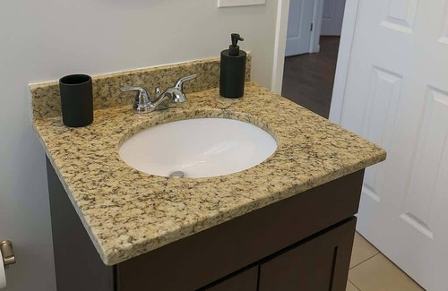 Chicago Apartment | Cozy 1-Bedroom Apartment - Sunnyside 2N