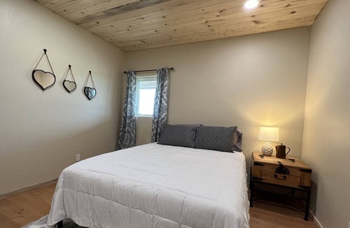 Parker House | Inviting 1-Bedroom Apartment with Kitchen, Rated 10/10