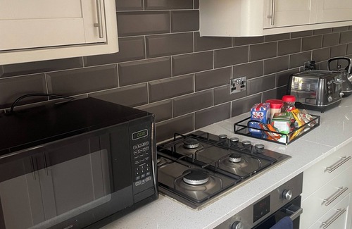 Lillington House | Cozy 1-bedroom bungalow in charming Leamington Spa with WiFi