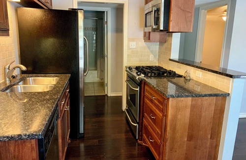 Hyde Park Condo | Cozy 1-bedroom condo in central Austin with WiFi