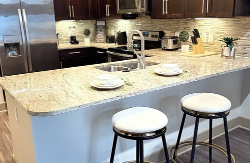 Midtown Condo | Cozy 1-bedroom condo in fantastic Downtown Houston with fitness room, WiFi !