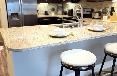 Midtown Condo | Cozy 1-bedroom condo in fantastic Downtown Houston with fitness room, WiFi !