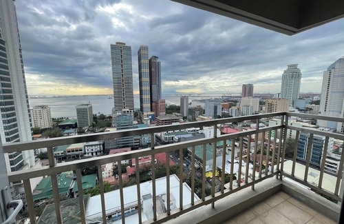 Ermita Condo | Cozy 1-bedroom condo near UP Manila, US EMBASSY and St. Luke's Medical Center