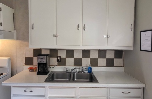 Quincy Apartment | Cozy 1-bedroom corporate apartment with WiFi, AC in lovely Quincy