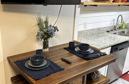 Huntsville Apartment | Inviting 1 Bedroom Oasis with Ocean View and Breakfast