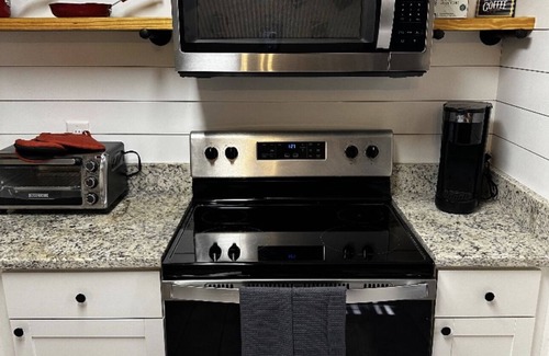 Huntsville Apartment | Inviting 1 Bedroom Oasis with Ocean View and Breakfast