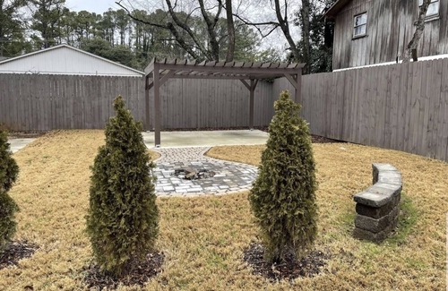 Huntsville Apartment | Inviting 1 Bedroom Oasis with Ocean View and Breakfast