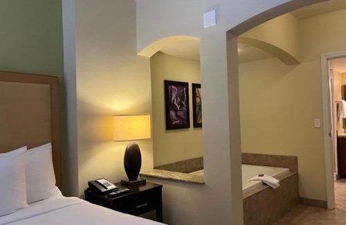 Enterprise Resort | Inviting 1 Bedroom Escape at Grandview Resort with Spa