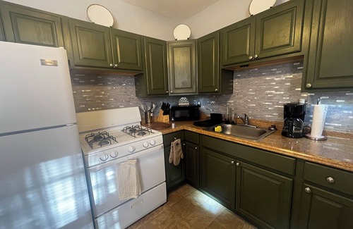 East Hartford House | Cozy 1-bedroom house in welcoming East Hartford with AC, WiFi and much more.