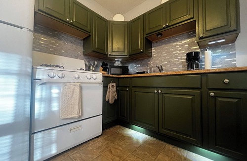 East Hartford House | Cozy 1-bedroom house in welcoming East Hartford with AC, WiFi and much more.