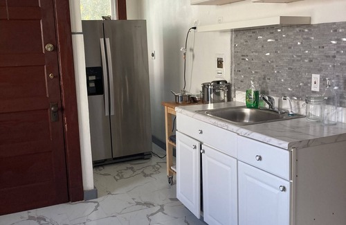 New Haven Apartment | Inviting 1 Bedroom Near YALE & QUINNIPIAC with Kitchen