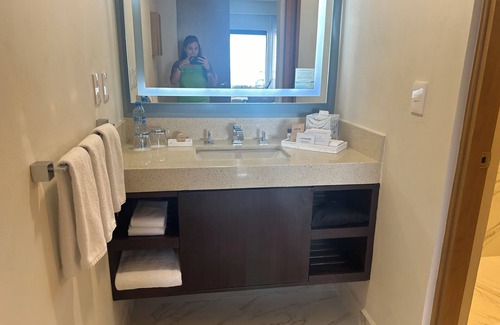Zona Hotelera Resort | Cozy 1-bedroom resort with WiFi, AC in welcoming Cancún
