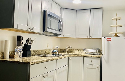 Franconia House | Inviting 1-Bedroom Retreat in Vibrant Alexandria