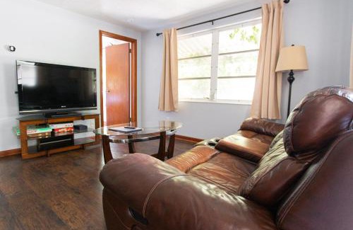 Jacksonville Beach House | Charming 1 Bedroom Unit Steps from Jax Beach Pier!