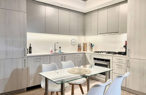 Buckman Neighborhood Apartment | Cozy 1-bedroom with AC, WiFi in lovely Portland