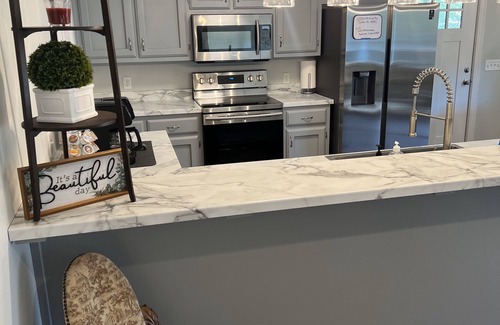 Coker Cabin | Inviting 1 BR Cabin with Kitchen Near Bryant Denny Stadium