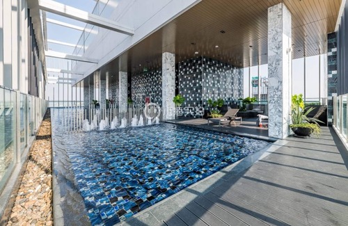 Bangkok Central Business District Apartment | Impressive City Center 1BR with Skytop Pool & Gym