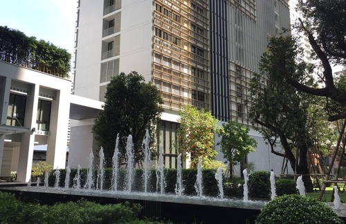 Bangkok Central Business District Apartment | Impressive City Center 1BR with Skytop Pool & Gym