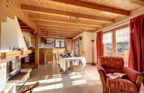 Les Houches Ski Chalet | Chalet Servoz: Ideal 3-Bedroom Retreat for 8 Guests