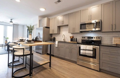 East Walnut HIlls Apartment | Cozy 12BR/12BA combined Apartment Near DT Cincinnati