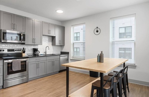 East Walnut HIlls Apartment | Cozy 12BR/12BA combined Apartment Near DT Cincinnati