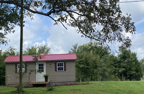 Sulphur Well Cottage | Cozy Cottage Retreat on Scenic Farm Near Mammoth Cave