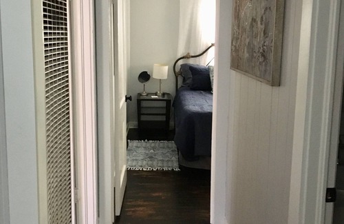 Conway Cottage | Charming Retro Cottage with Pool and Kitchen Downtown