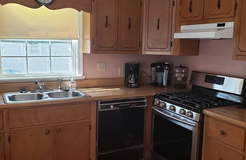 Williamstown Cottage | Charming Toccoa River Front Cottage in Downtown McCaysville