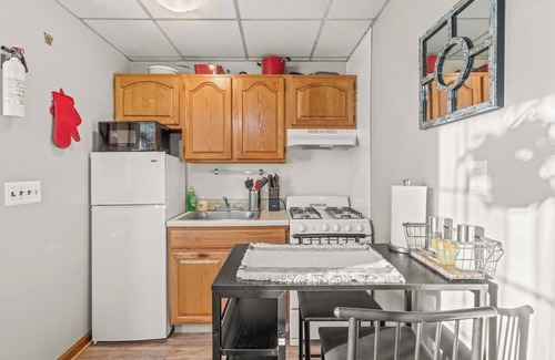 Swarthmore Apartment | Guest Rated 10/10! Cozy 1B/1B with Parking & Breakfast
