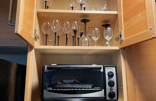 Sunnyvale Apartment | Pet-Friendly 1B/1B Retreat with High-Speed WiFi
