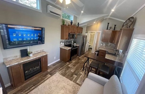 Hurricane House | Cozy 1Bedroom Tiny home with, WiFi + Amenities near Recreation + National Parks
