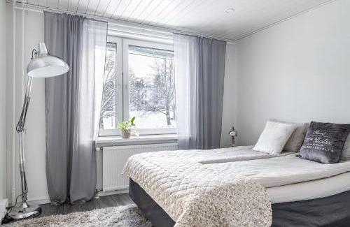 Lahti Apartment | Cozy 1BR Apartment next to the Beach with Free Parking