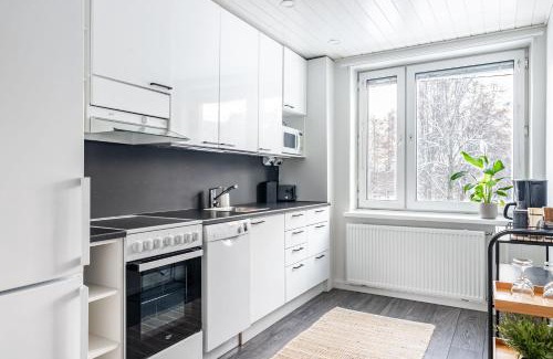 Lahti Apartment | Cozy 1BR Apartment next to the Beach with Free Parking
