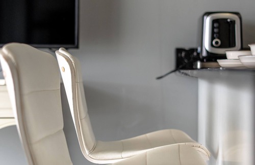 Cherngtalay Apartment | Cozy 1BR Apt 300m to Surin Beach Rooftop Pool B306