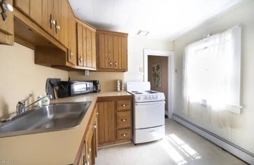 White Mills Apartment | Cozy 1BR apt walking distance to downtown Hawley, near Lake Wallenpaupack