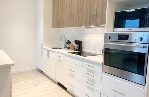 Waterloo Apartment | Pet-Friendly 1BR Condo with Pool, Ocean View & Gym