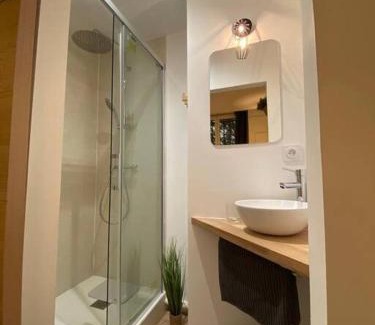 Griffon - Royale Apartment | Inviting 1BR Retreat with Sofa Bed in Lyon Center