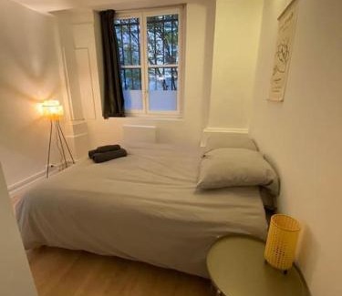 Griffon - Royale Apartment | Inviting 1BR Retreat with Sofa Bed in Lyon Center