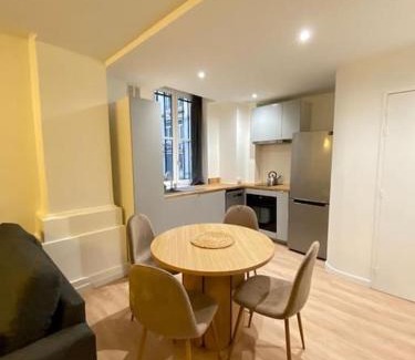 Griffon - Royale Apartment | Inviting 1BR Retreat with Sofa Bed in Lyon Center