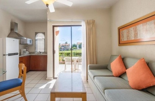 Campo de Golf Fonatur Hotel | Elegant Suite in San José del Cabo with Full Kitchen