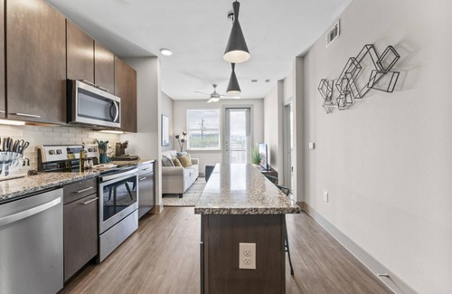 Montopolis Apartment | Inviting King Suite Near Downtown with Fast Wifi & Breakfast