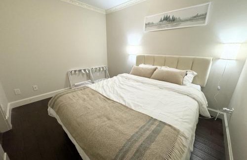 East Side House | Cozy 1BR Near Skytrain - Explore Vancouver Easily