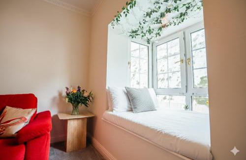 Seafront Apartment | Cozy 1BR Seaside Apt in Brighton Marina Village